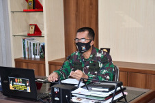 Soal Tiga Pria Berambut...
