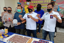 Jual Narkoba Demi Keuntungan...