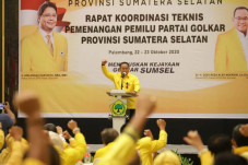 Dodi Reza Instruksikan...