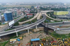 Akhir Tahun Enam Tol...
