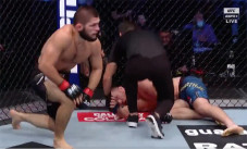 Juara! Khabib Nurmagomedov...