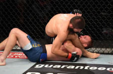 Gaethje Menang Angka...