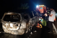 Mobil Grand Livina Terbakar...