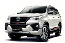 Beda dengan Volvo, Toyota...