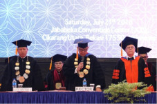 Rektor PU Ajak Wisudawan...