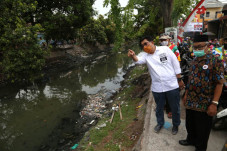 Sungai Penuh Sampah,...