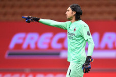 Gagal Jaga Gawang Milan,...