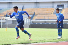 Persib Jalani Porsi...