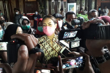 2 Kali Dilecehkan, Keponakan...