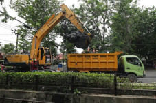 Keruk Saluran Kalirejo,...