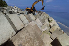 Pengaman Pantai di Wakatobi,...