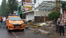 Pria Tewas di Tepi Jalan...