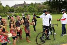 Tour de Borobudur Usai,...