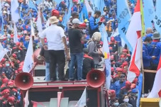 Demo MK, Buruh Berharap...
