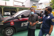 16 Kali Beraksi, Spesialis...