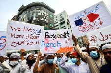 Bangladesh Didesak Putus...