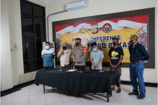 Buang Sampah di Kalimalang,...