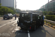 Minibus Tabrakan di...