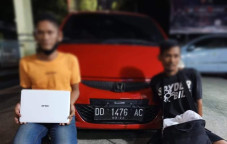 Asik Nikmati Hasil Curian...