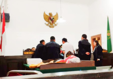 Eks Bupati Karawang...