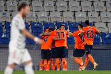 Basaksehir Bikin MU...