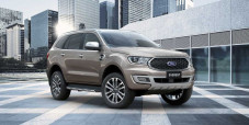 Bersolek, Ford Everest...