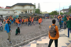 Tolak UU Cipta Kerja,...