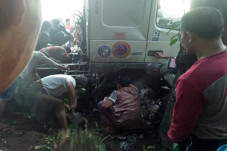 Truk Trailer Hantam...