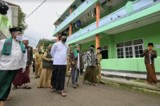1.196 Warga Pesantren...