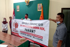 Ada Sepanduk Berisi...