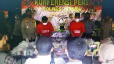 Peracik dan Pengedar...
