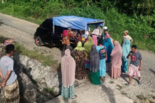 Ambulans Desa Beralih...