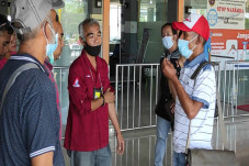 Penerbangan Ditunda,...