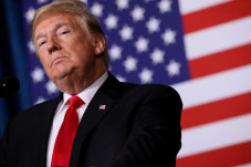 Tetap Bersikeras, Trump...
