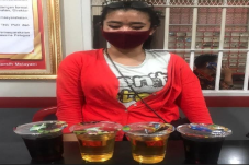 Selundupkan Miras Dalam...