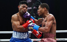 Devin Haney Pertahankan...