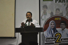 Indah Putri Indriani...