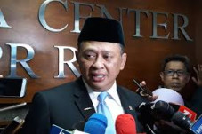 MPR Minta Bansos dan...