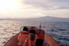 Perahu Terbalik, 2 Penumpang...