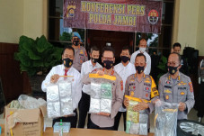 Demi Upah Rp20 Juta,...
