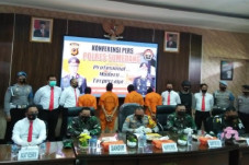 4 Pengeroyok Anggota...
