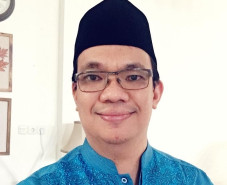 Kerap Berseberangan,...