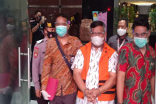 KPK Tahan Bupati Labuhanbatu...