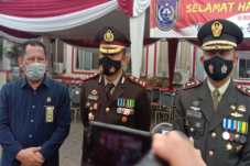 Atribut TNI Digunakan...