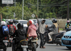 Pemotor Lawan Arus Dominasi...