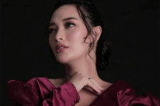 Unggah Foto Anak, Suami...