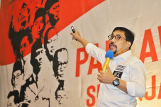 Peringati Hari Pahlawan,...