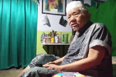 Kisah Mbah Manshur,...