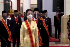 Terima Bintang Mahaputera,...