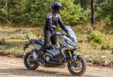 Honda X-ADV Generasi...